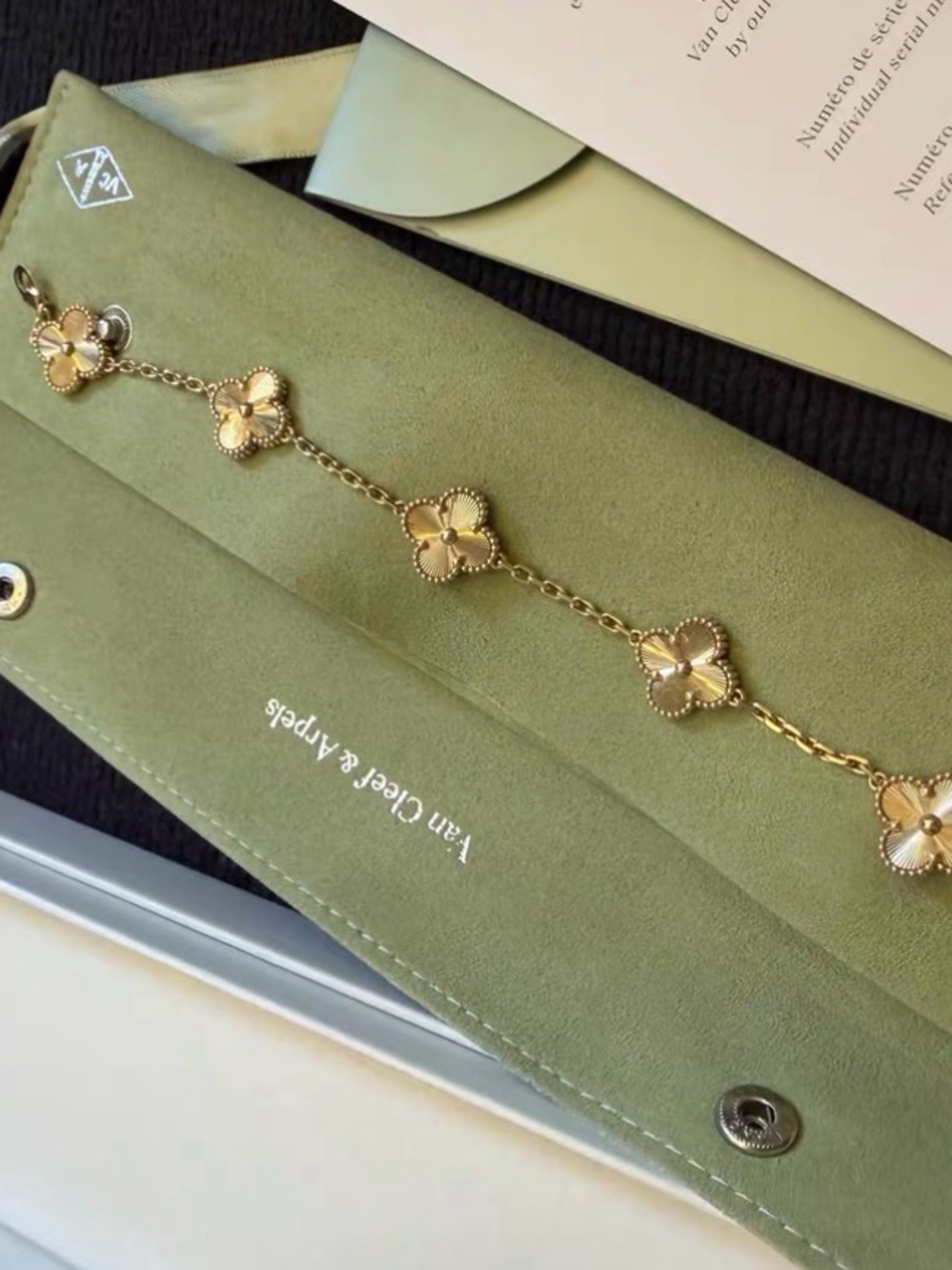 Van Cleef & Arpels Vintage Alhambra 5-Motif Guilloché Bracelet 2023